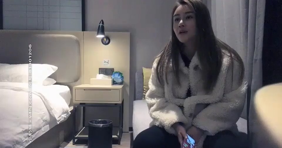 The girl has a great figure and looks, and she’s giving oral sex to a